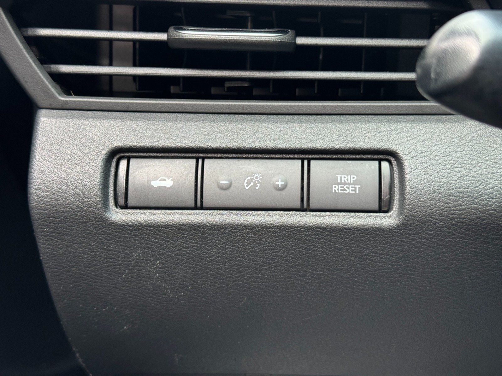 Used 2020 Nissan Altima 2.5 SR FWD image 16