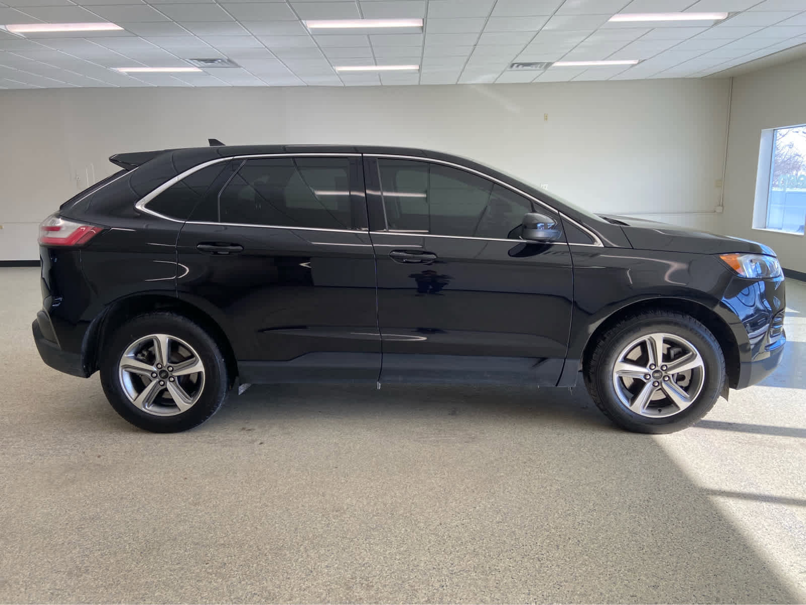 Used 2024 Ford Edge SEL w/ Convenience Package image 5