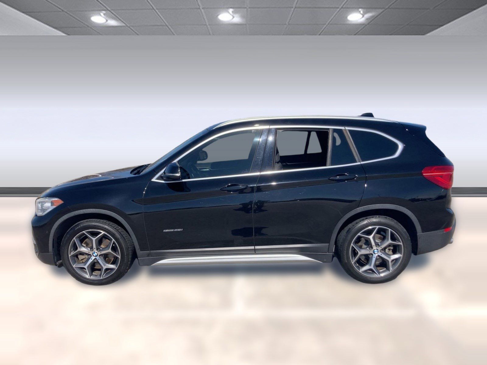 Used 2017 BMW X1 sDrive28i image 2