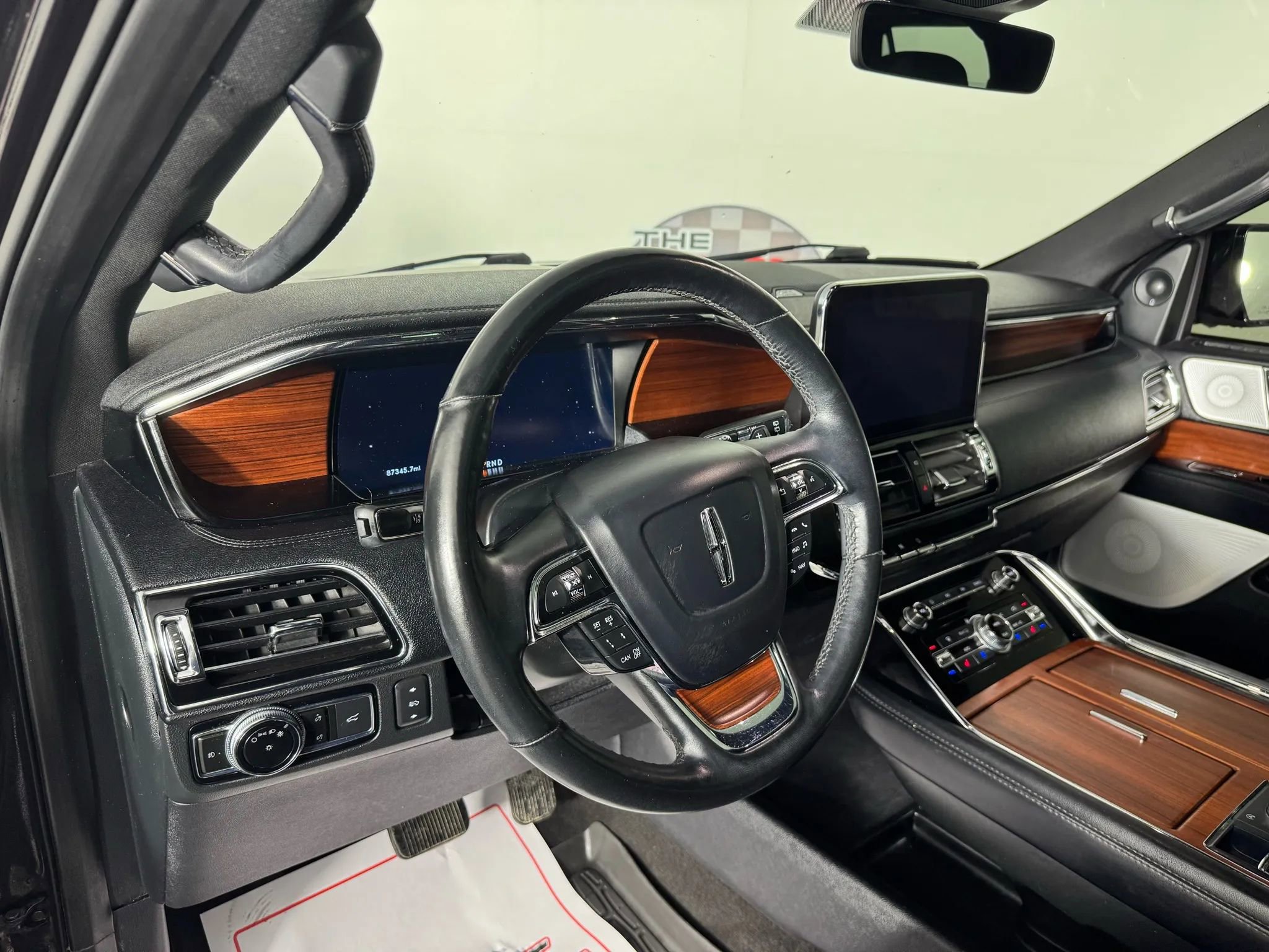 Used 2020 Lincoln Navigator L Reserve w/ Equipment Group 208A Reserve image 10