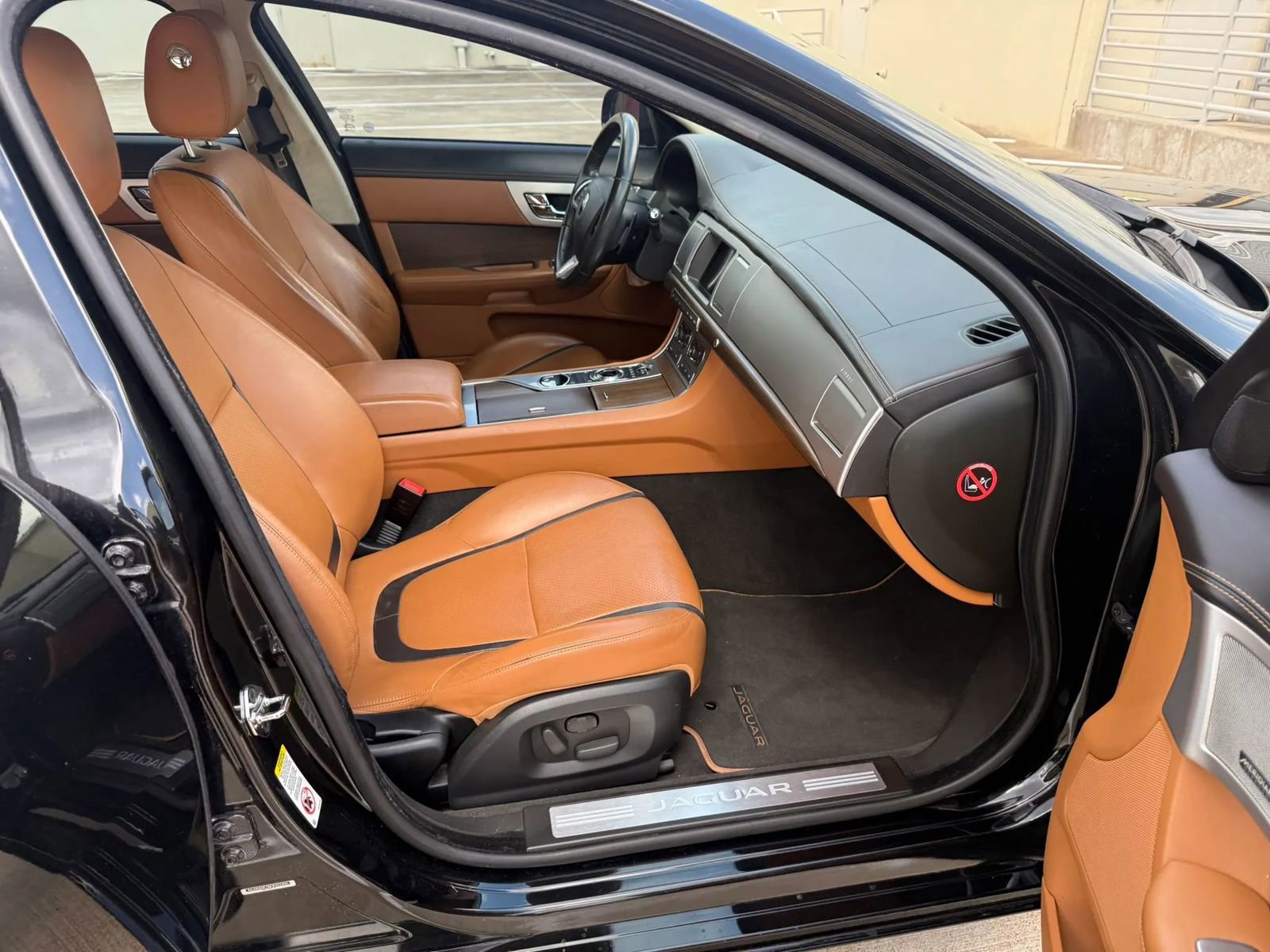 Used 2015 Jaguar XF Portfolio image 17