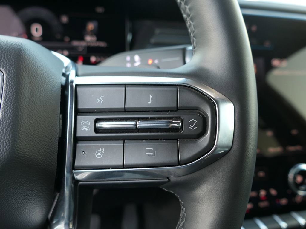 Used 2025 GMC Acadia Elevation image 16