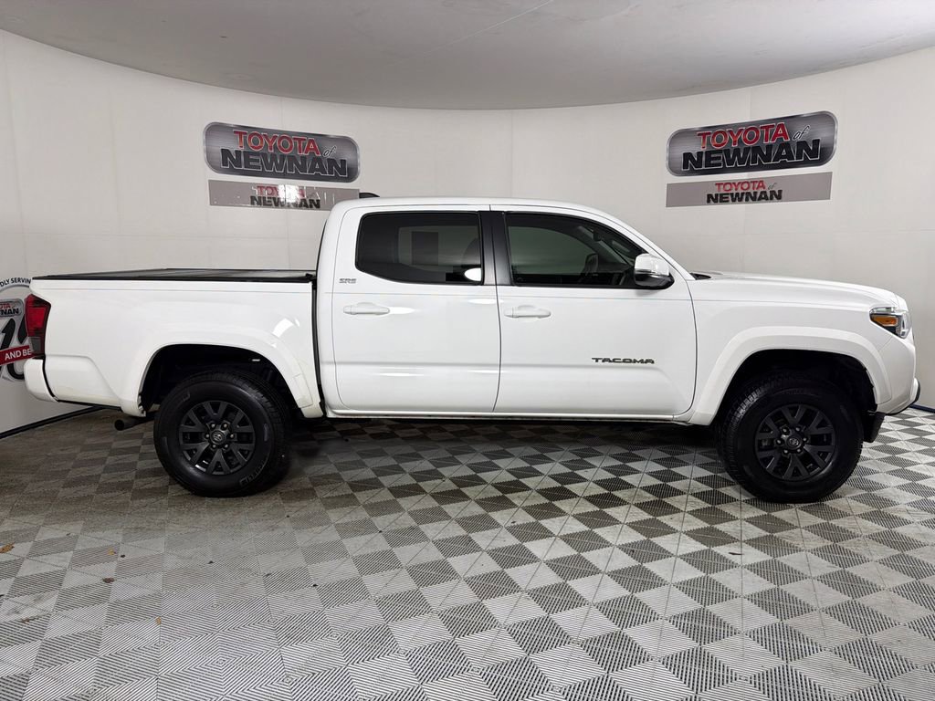 Used 2022 Toyota Tacoma SR5 w/ Technology Package image 2