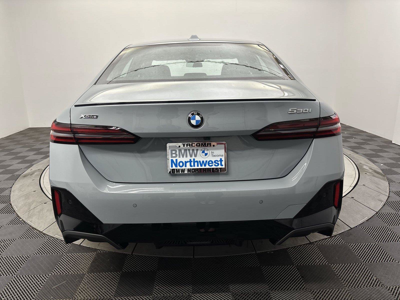 Used 2026 BMW 530i xDrive w/ M Sport Package AWD/4WD image 15
