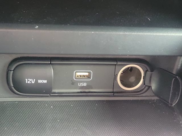 Used 2025 Kia Soul LX w/ LX Technology Package FWD image 26
