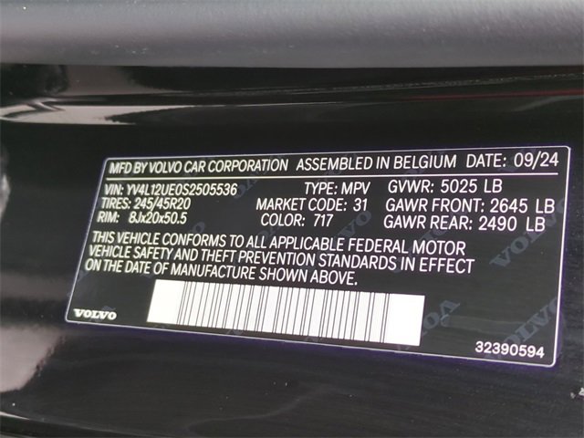 Used 2025 Volvo XC40 B5 Plus image 25