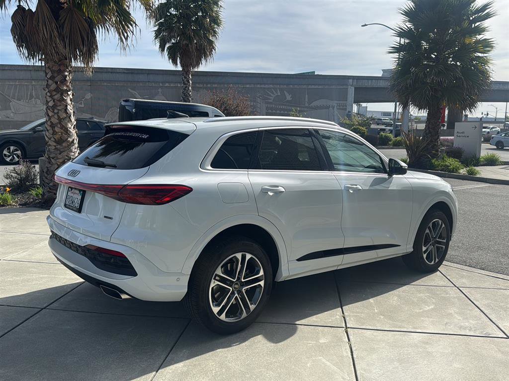 Certified 2025 Audi Q5 Premium Plus w/ Premium Plus image 6