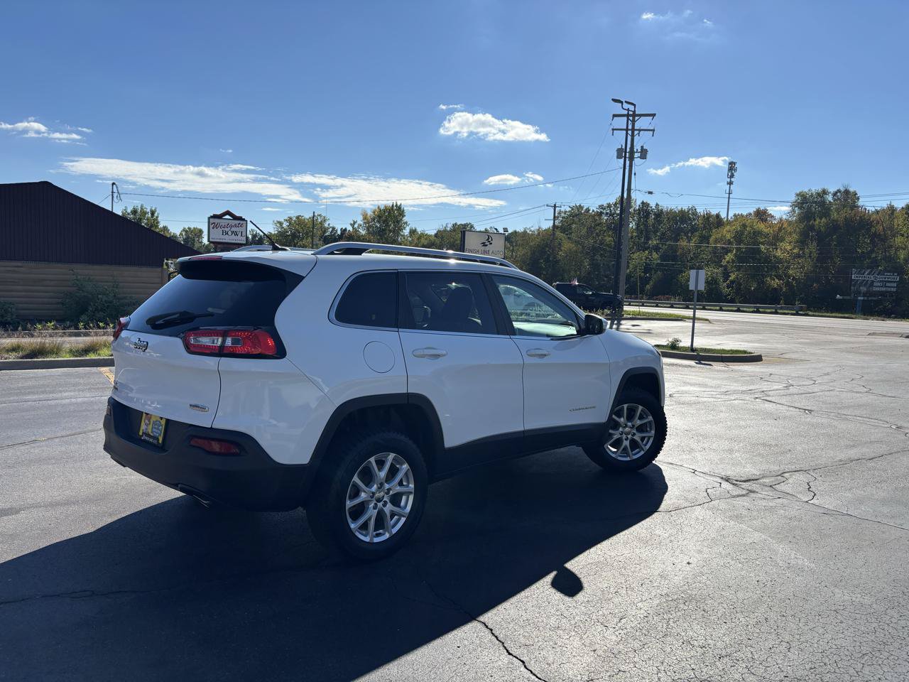 Used 2014 Jeep Cherokee Latitude w/ Cold Weather Group AWD/4WD image 9