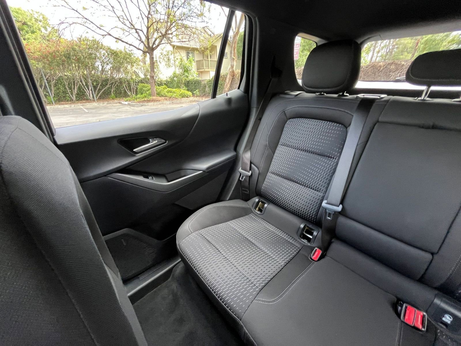 Used 2025 Chevrolet Equinox LT image 38