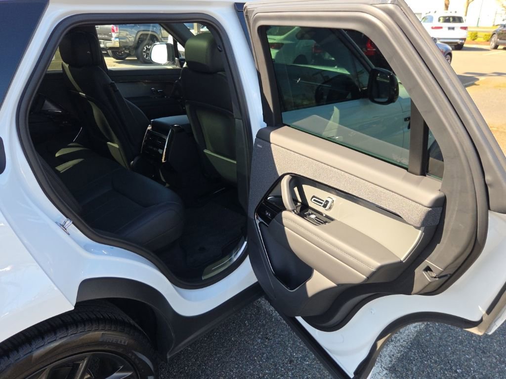 Used 2025 Land Rover Range Rover Sport Dynamic SE image 17