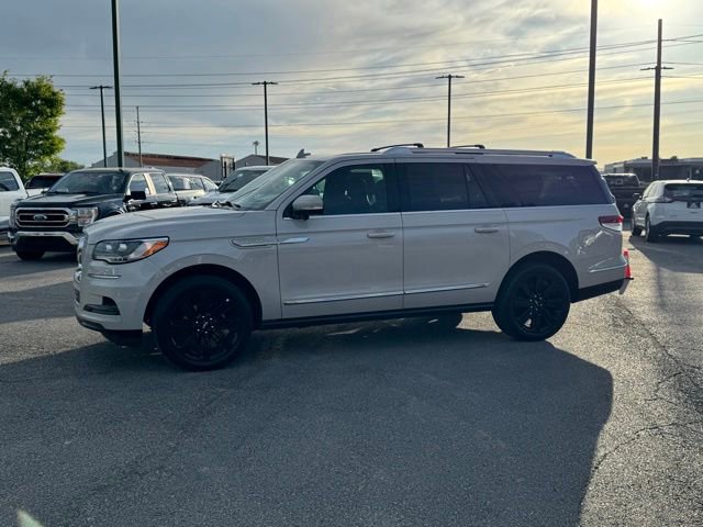 Used 2024 Lincoln Navigator L Reserve AWD/4WD image 3