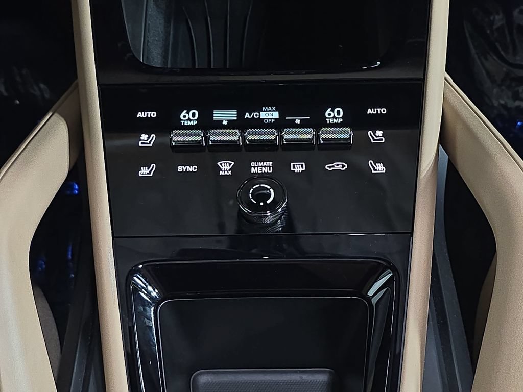 Certified 2024 Porsche Cayenne AWD/4WD image 19