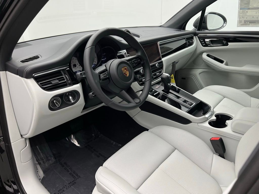New 2026 Porsche Macan image 4