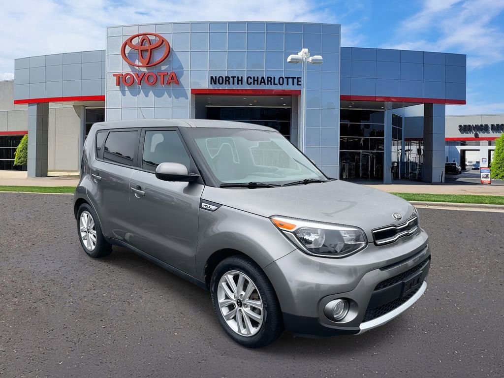 Used 2018 Kia Soul + image 2