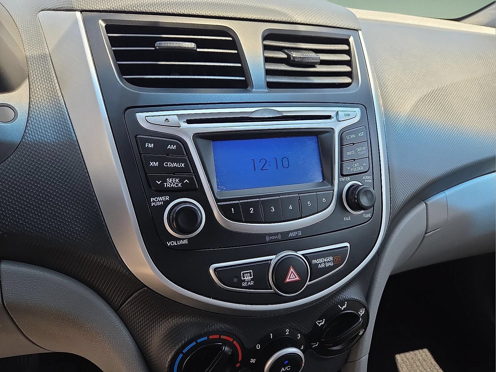 Used 2013 Hyundai Accent GLS FWD image 7