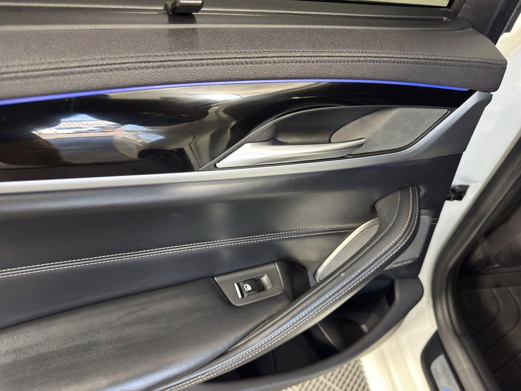 Used 2020 BMW M550i xDrive w/ Executive Package image 30