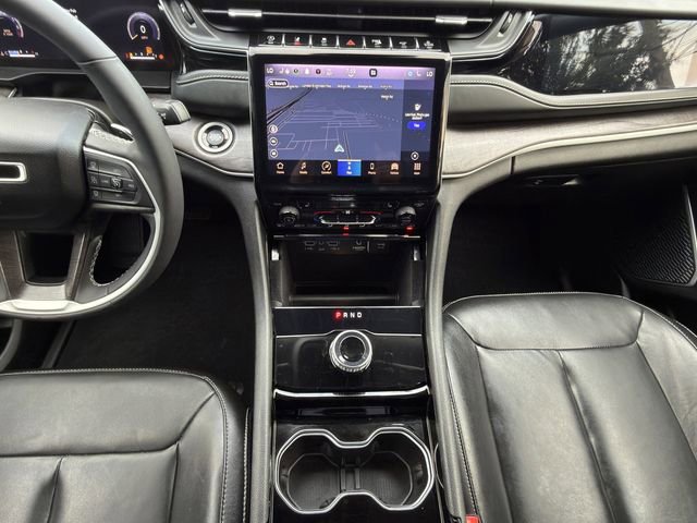 Used 2023 Jeep Grand Cherokee Limited w/ Black Appearance Package RWD image 17