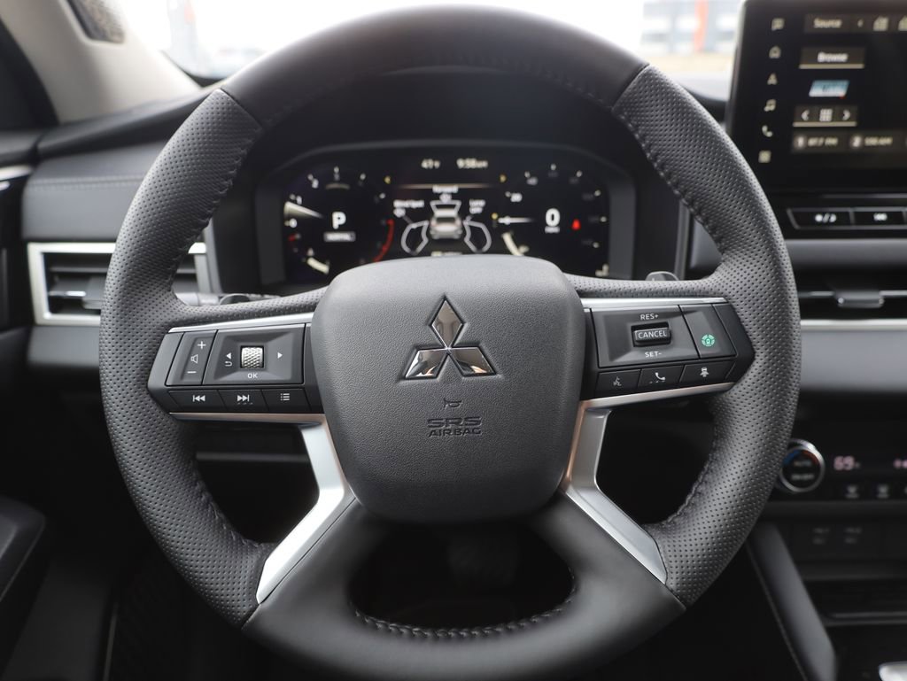 New 2025 Mitsubishi Outlander SE image 52