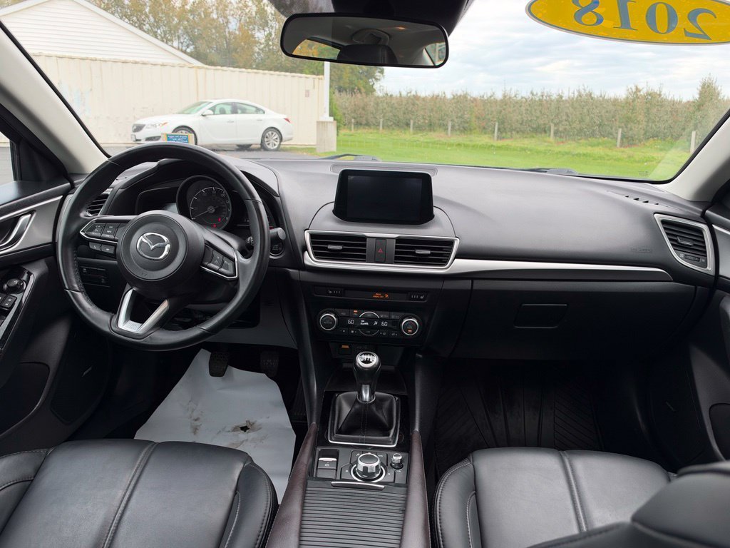 Used 2018 MAZDA MAZDA3 Touring FWD image 13