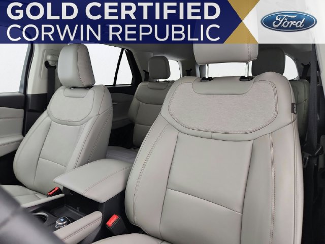 Used 2025 Ford Explorer Active w/ Active Comfort Package AWD/4WD image 11