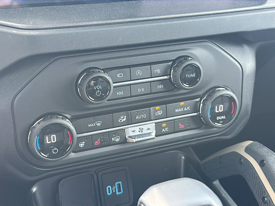 Used 2025 Ford Bronco Badlands image 30