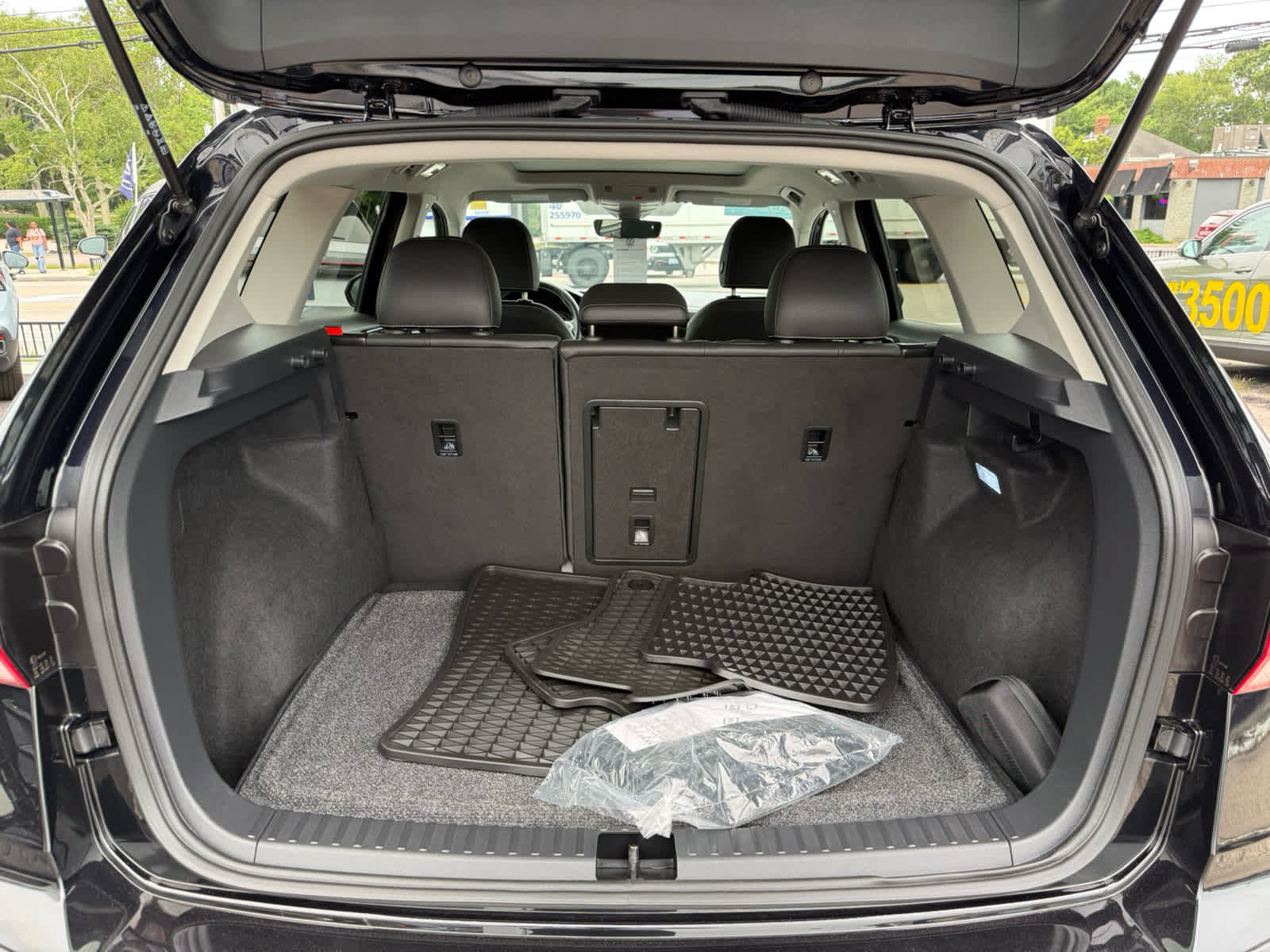 Certified 2024 Volkswagen Taos SEL AWD/4WD image 13