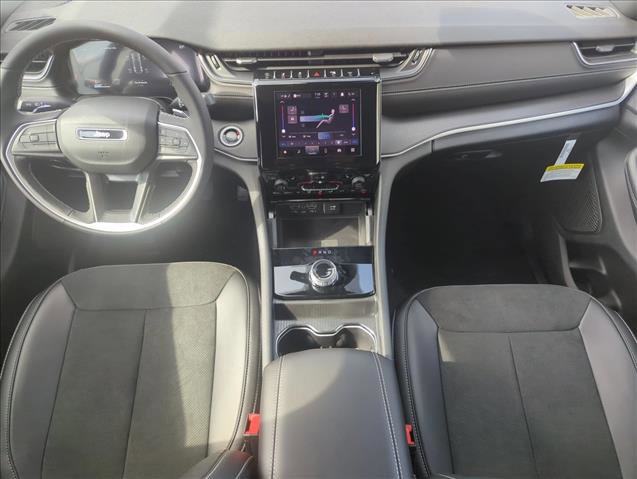 New 2025 Jeep Grand Cherokee Altitude image 12