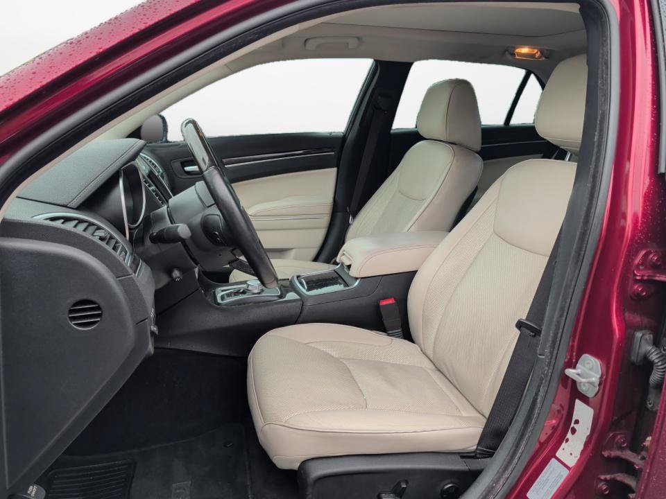 Used 2017 Chrysler 300 C RWD image 11