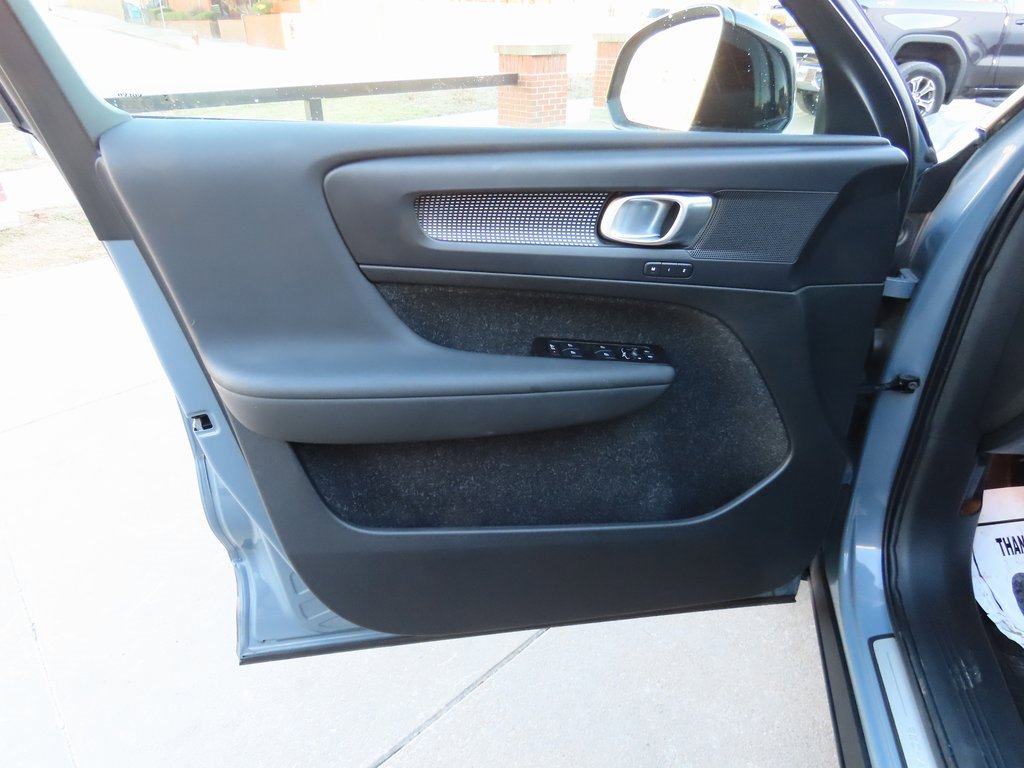 Used 2021 Volvo XC40 P8 Recharge image 23