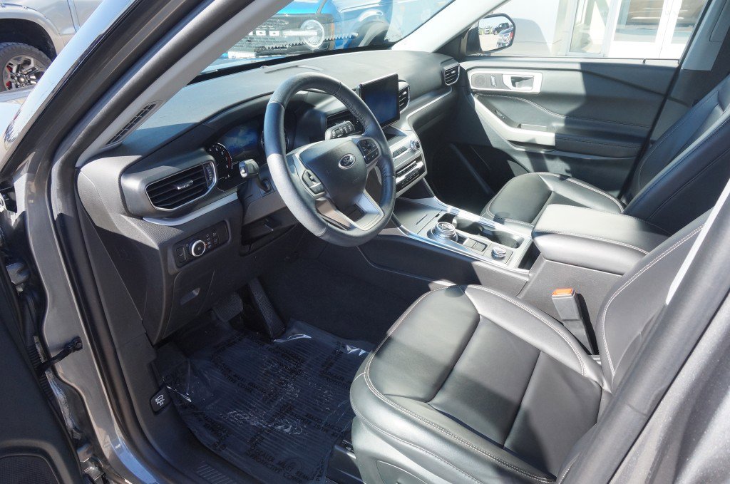 Used 2023 Ford Explorer XLT w/ Equipment Group 202A image 10