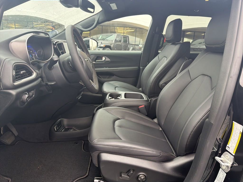 New 2026 Chrysler Pacifica Select image 23