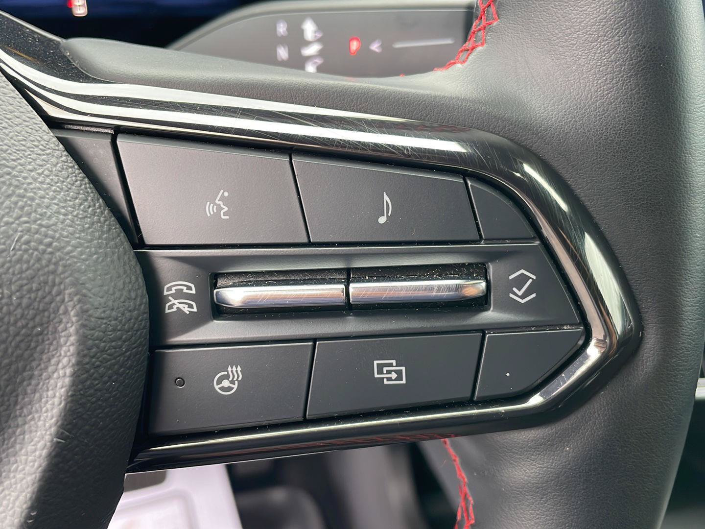 Used 2024 Chevrolet Equinox EV RS FWD image 17