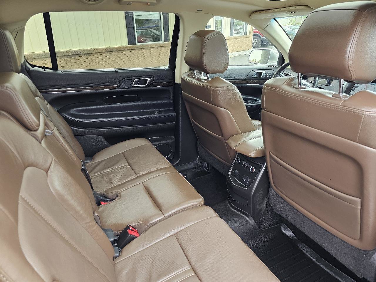 Used 2014 Lincoln MKT AWD image 31
