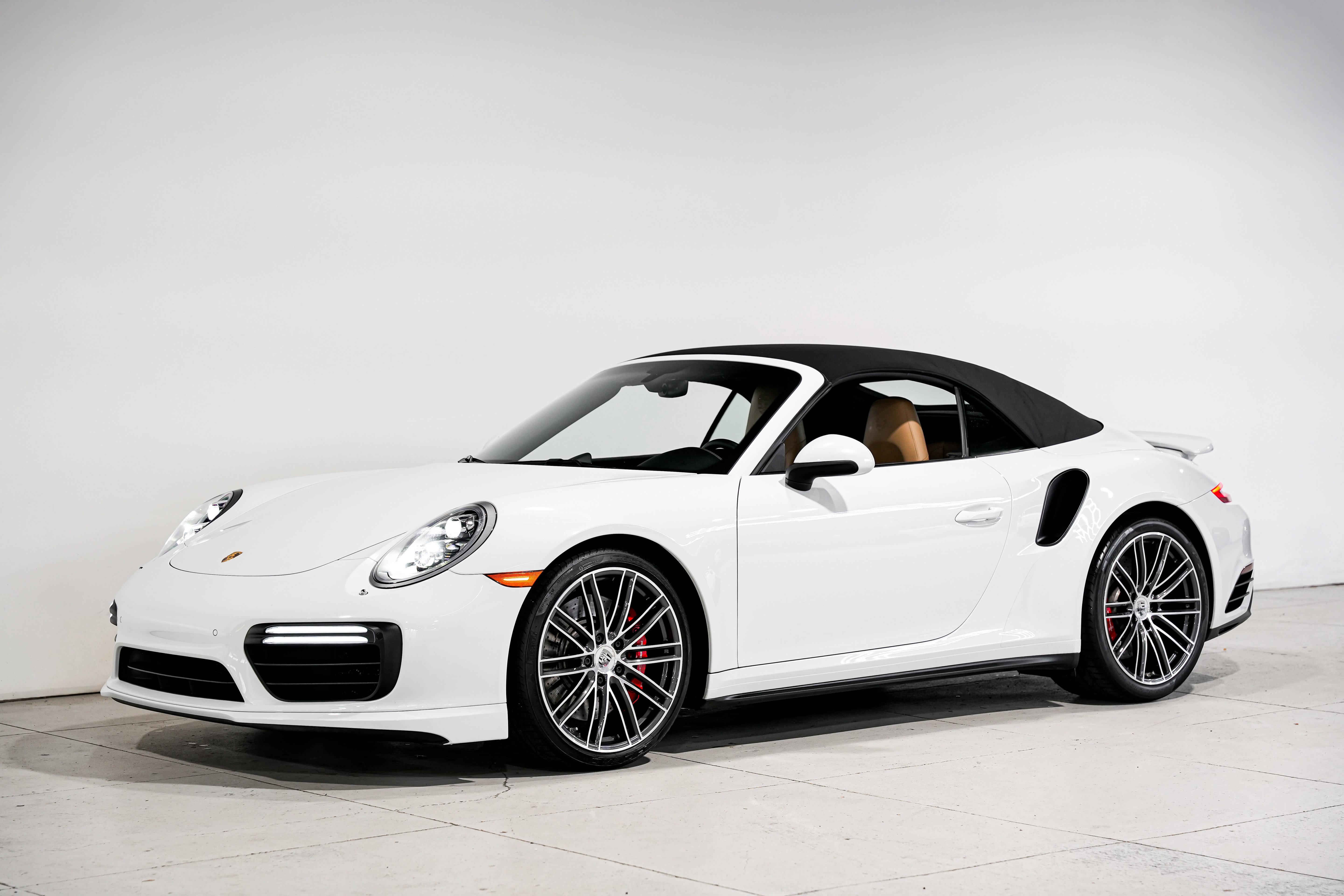 Used 2018 Porsche 911 Turbo image 6