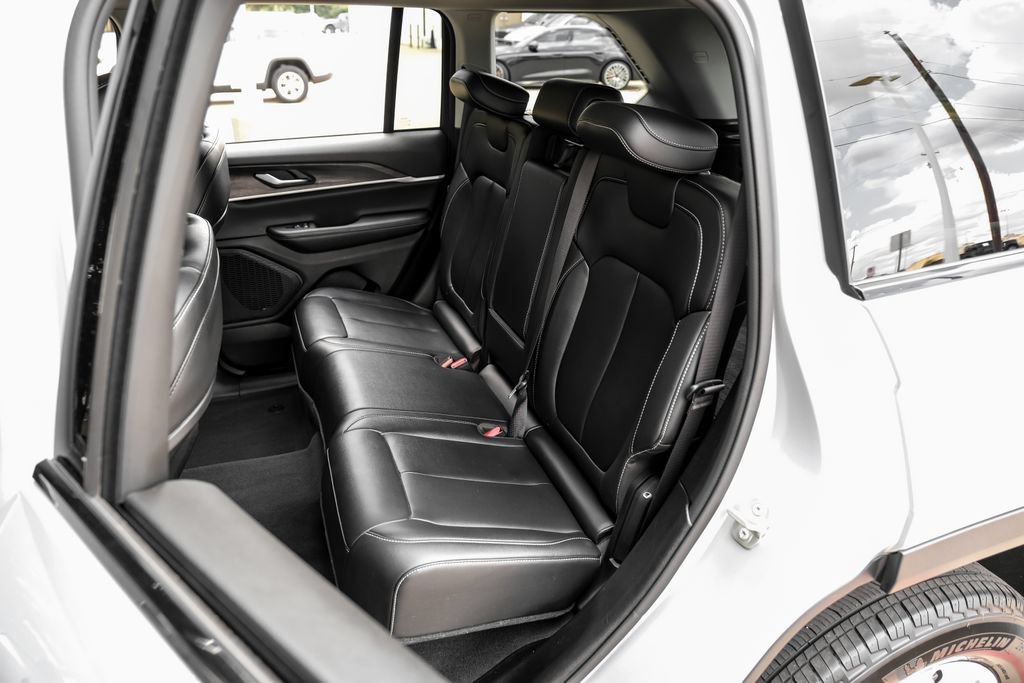 Used 2023 Jeep Grand Cherokee Limited AWD/4WD image 51