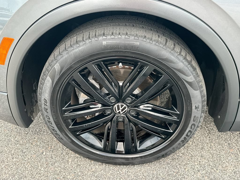 Used 2022 Volkswagen Tiguan SE R-Line FWD image 24