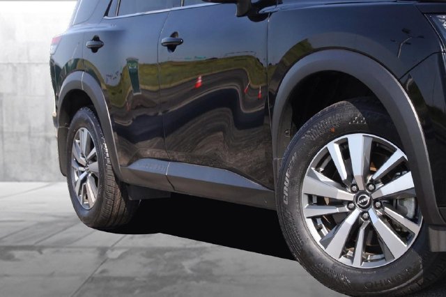 Certified 2025 Nissan Pathfinder SL FWD image 3