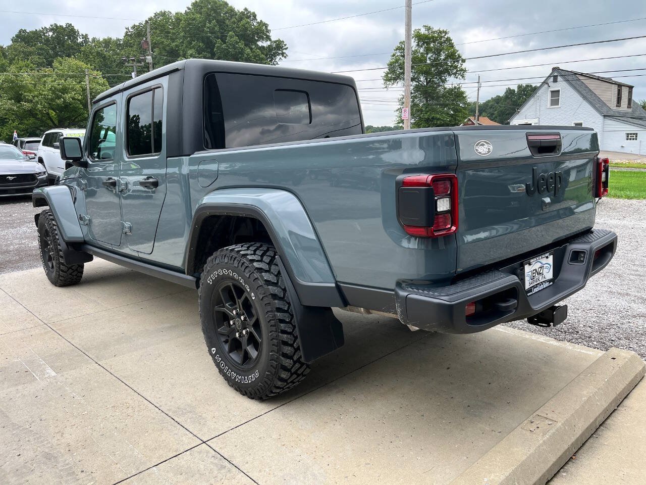 Used 2024 Jeep Gladiator Sport AWD/4WD image 5