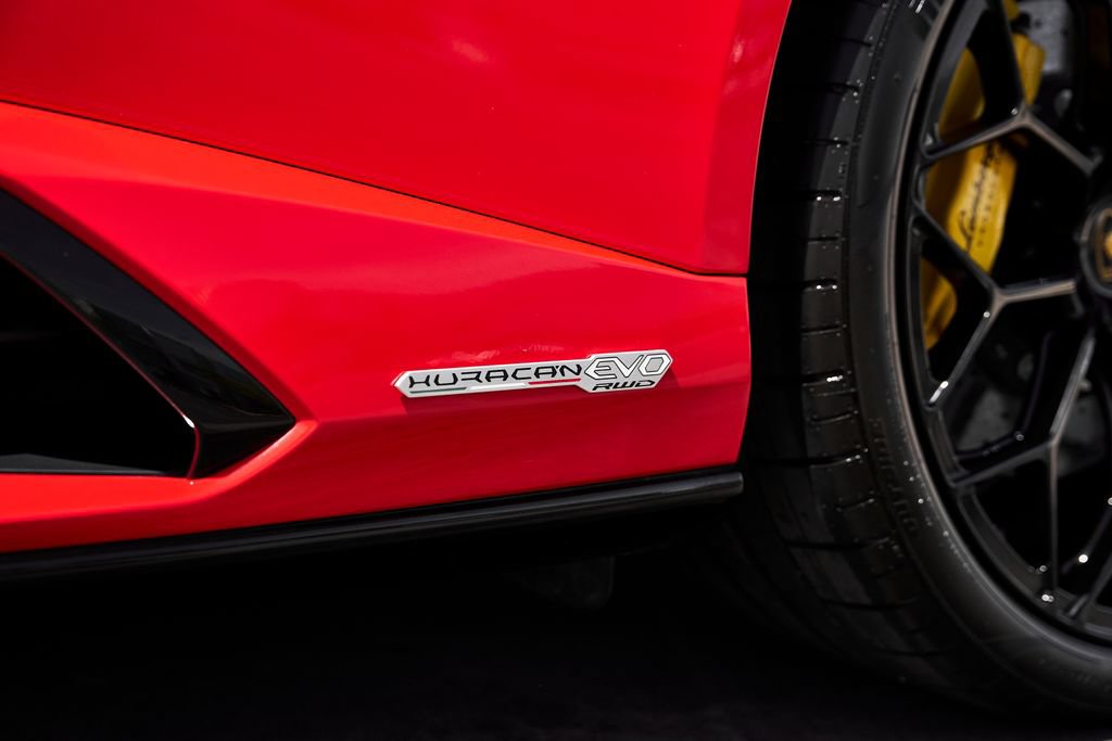Used 2023 Lamborghini Huracan EVO RWD image 9