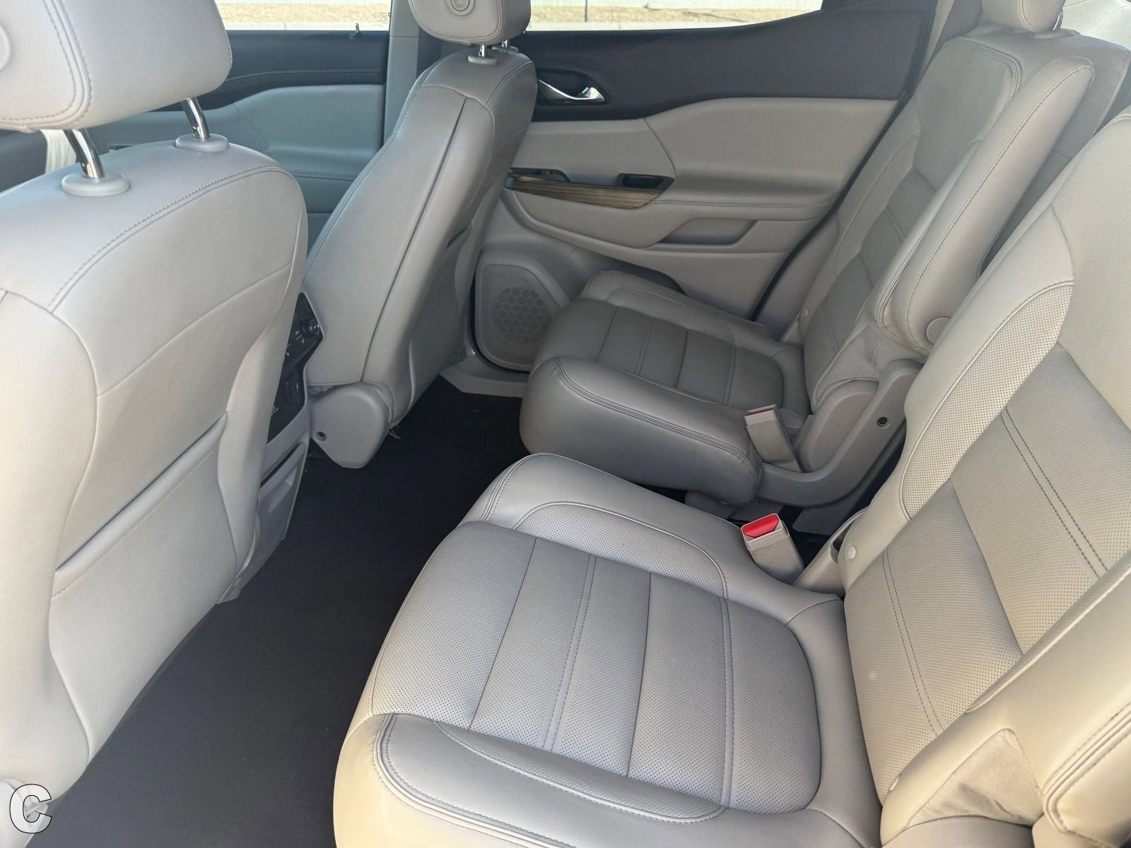 Used 2019 GMC Acadia Denali w/ Technology Package FWD image 15