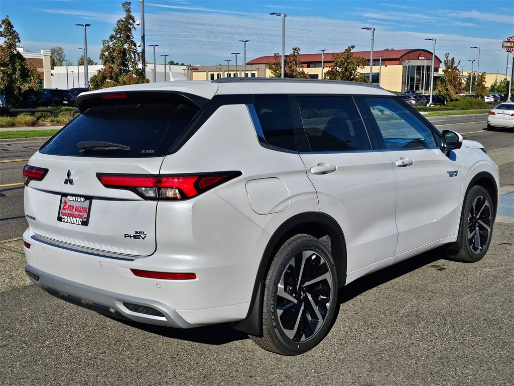 New 2025 Mitsubishi Outlander SEL image 3