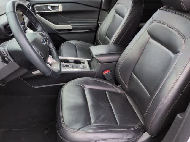 Used 2023 Ford Explorer XLT w/ Equipment Group 202A AWD/4WD image 16
