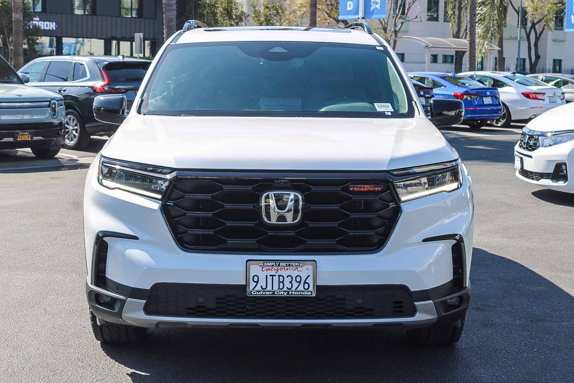 Used 2024 Honda Pilot TrailSport image 2