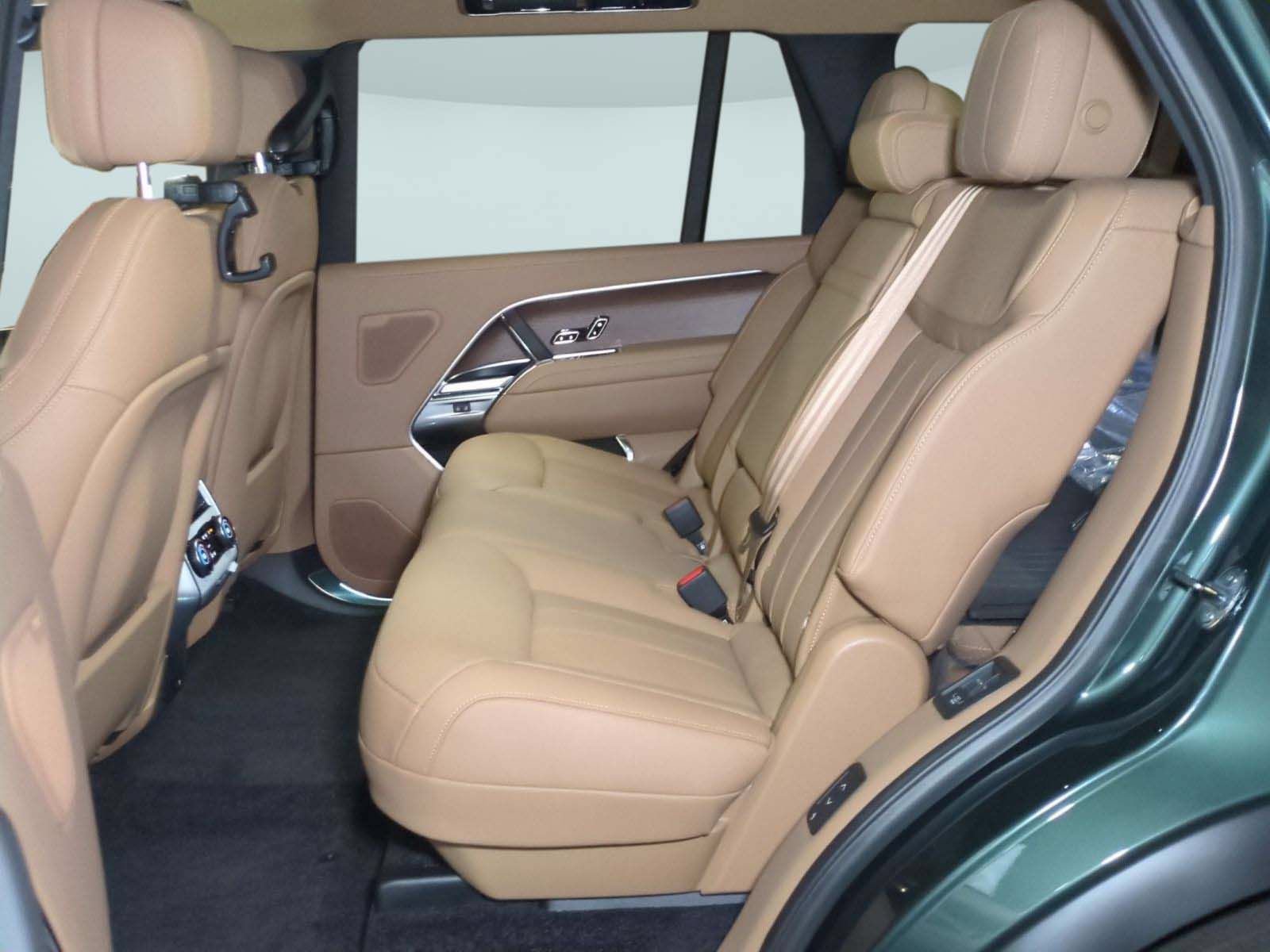 New 2026 Land Rover Range Rover Long Wheelbase SE AWD/4WD image 25