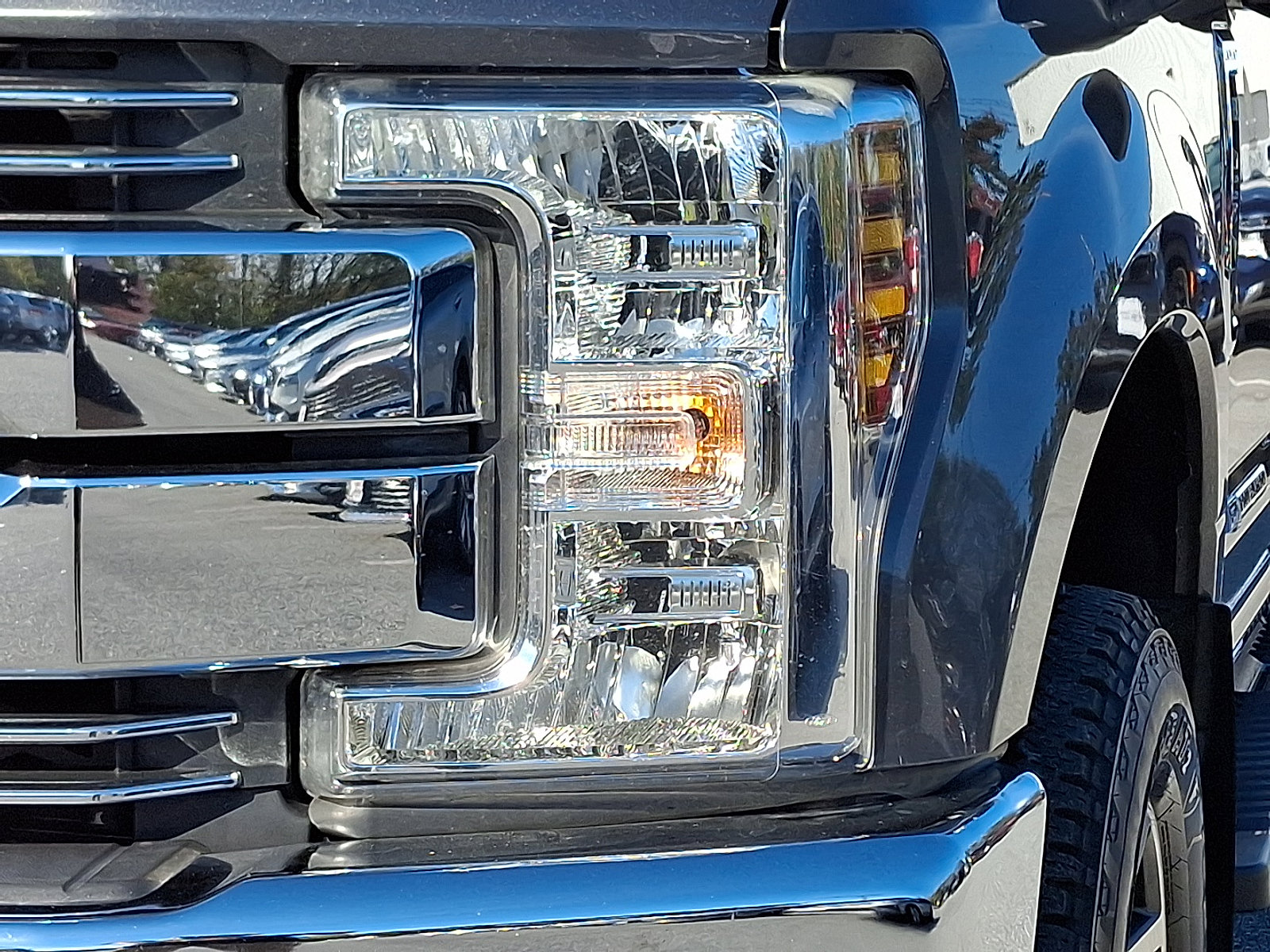 Used 2019 Ford F250 Lariat w/ Lariat Ultimate Package image 9