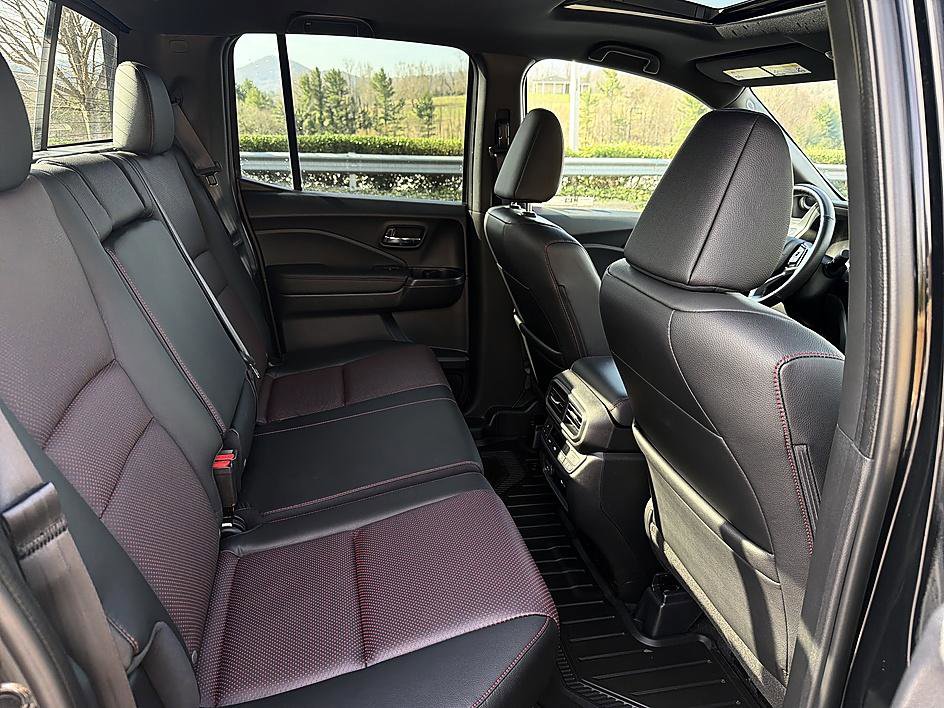 Used 2025 Honda Ridgeline Black Edition image 22