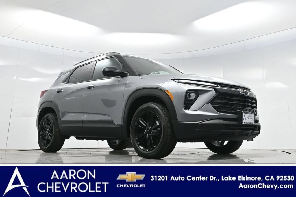 Used 2026 Chevrolet TrailBlazer LT w/ Midnight Edition FWD image 2