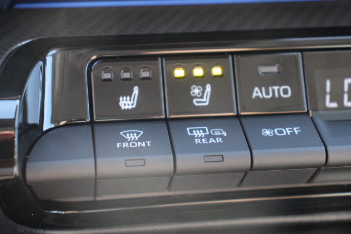 New 2027 Toyota Prius Limited FWD image 18