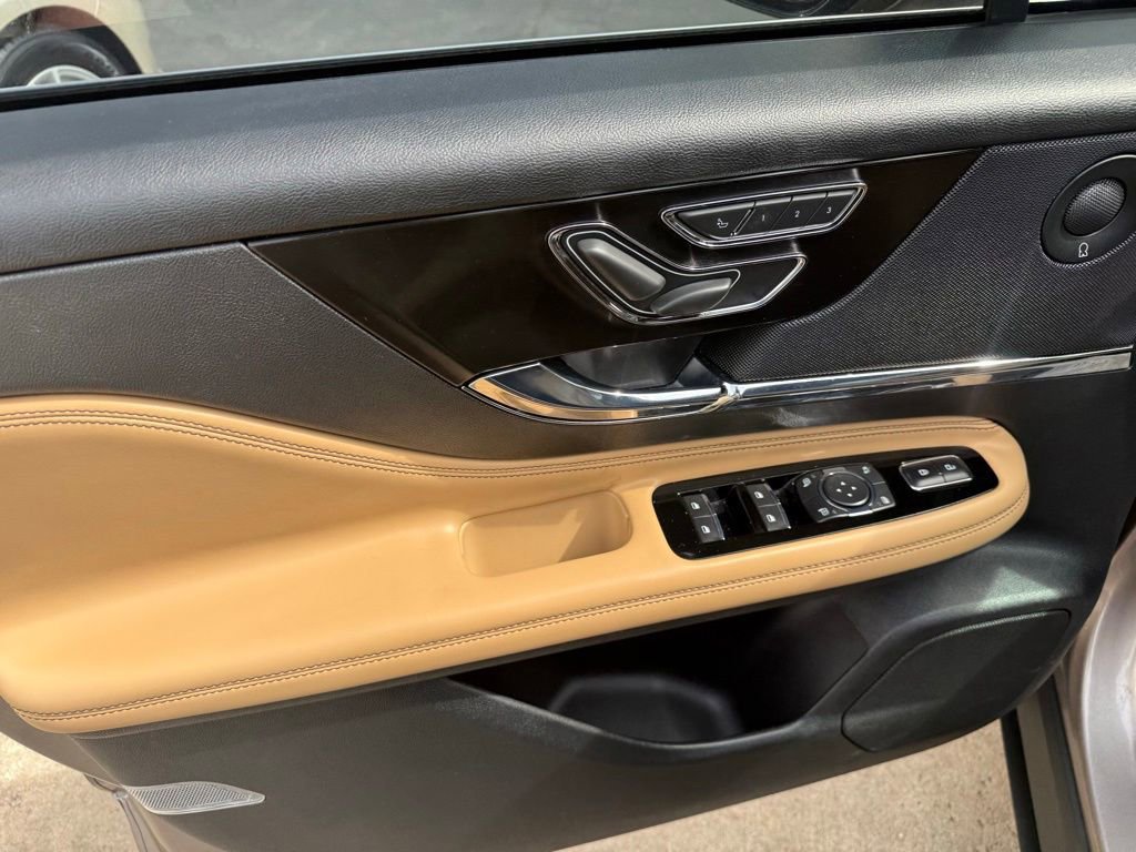 Used 2021 Lincoln Corsair Reserve w/ Equipment Group 201A image 38