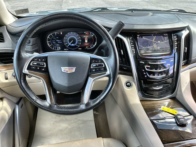 Used 2020 Cadillac Escalade ESV Luxury AWD/4WD image 12